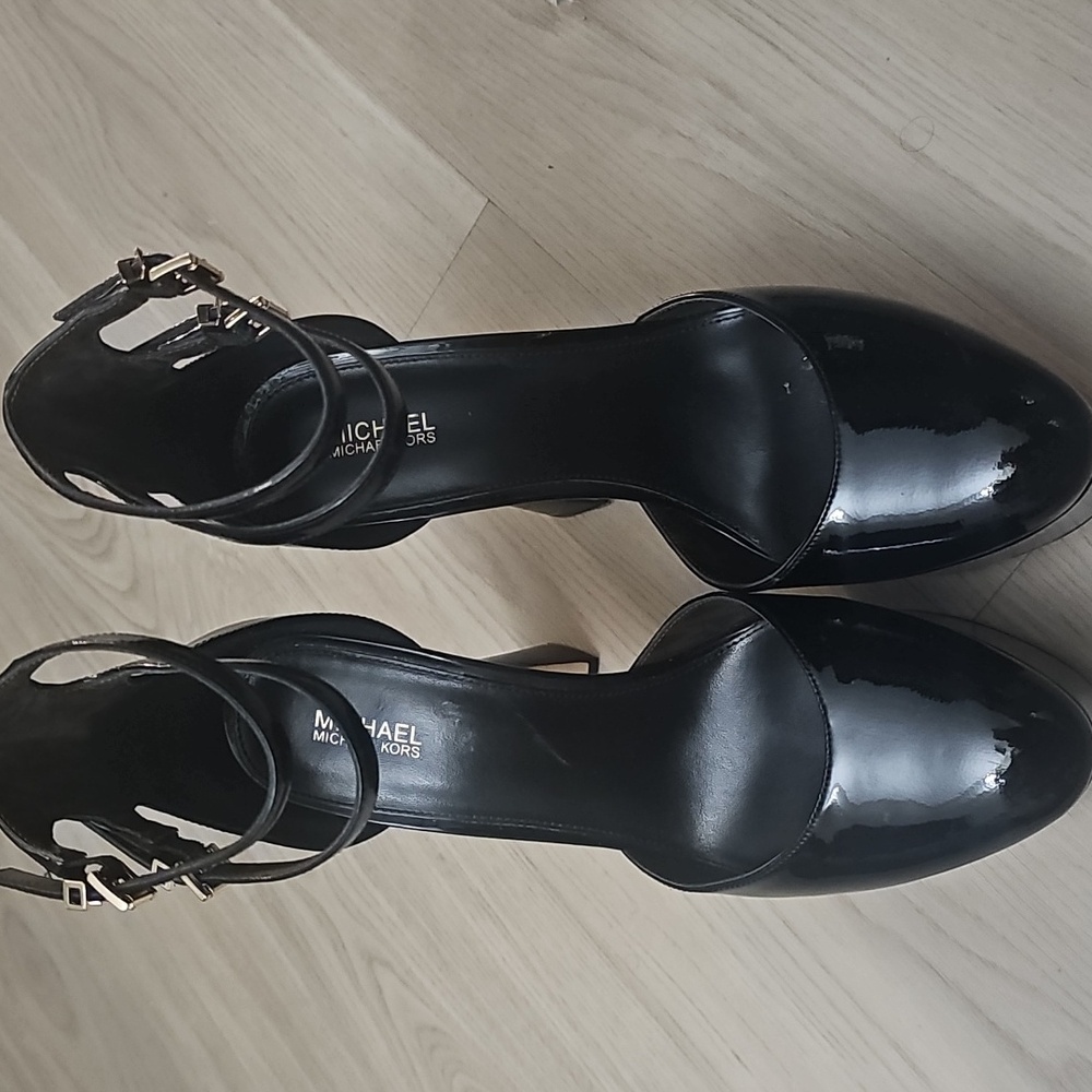 MICHAEL Michael Kors Womens Martina Ankle Strap black platform. Size 9